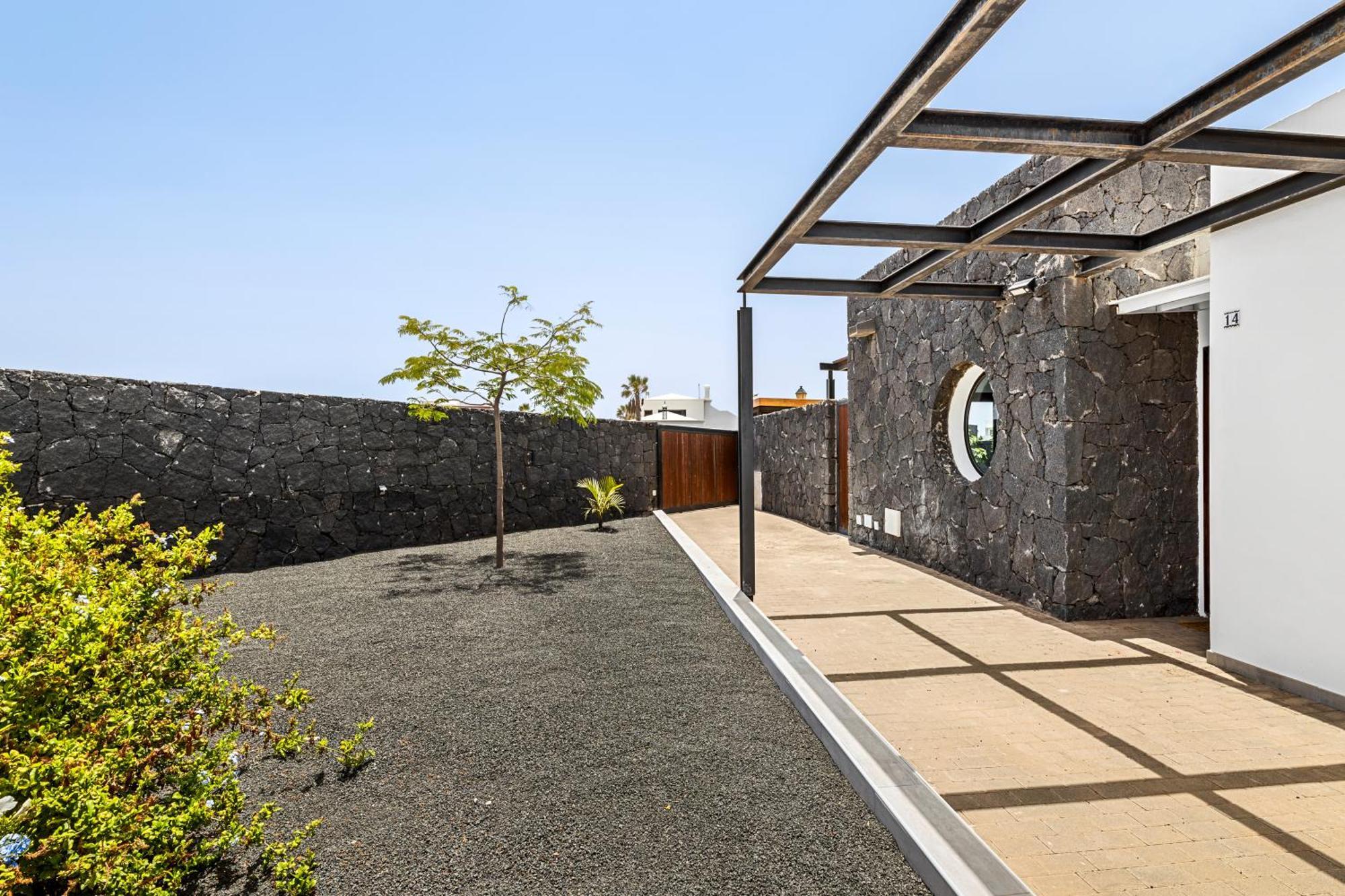 3 Bedroom Villa With Private Pool Close To Papagayo Beach Playa Blanca  Exterior photo